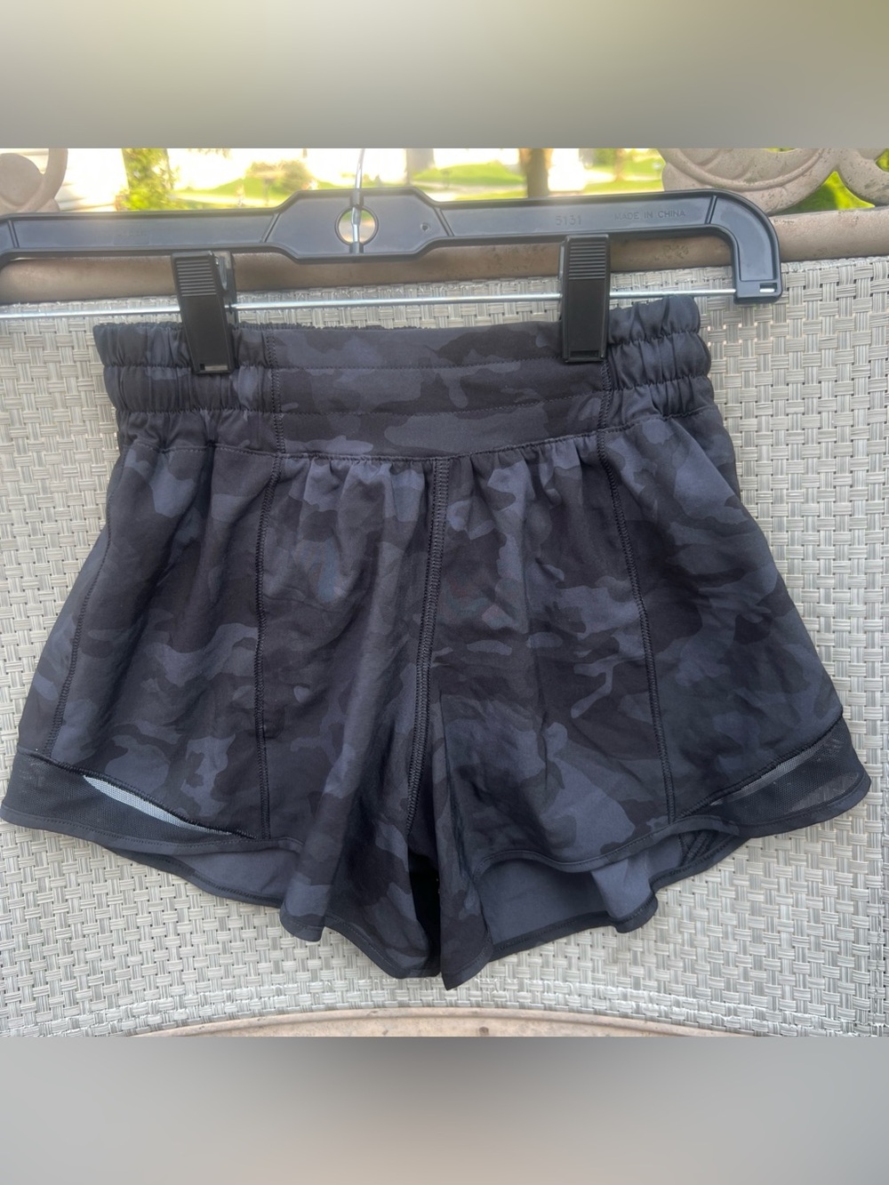 Lululemon Hotty Hot Low Rise Short 4” Size 2Tall   Heritage Camo Deep Coal
